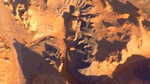 Стена Чингисхана: таинственное сооружение в пустыне Гоби.