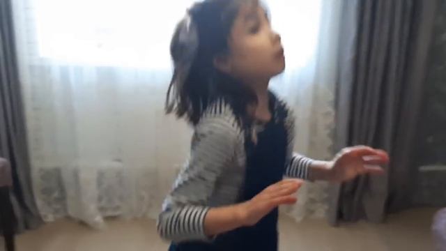 МОЯ ДОЧЬ НЕ ЧУВСТВУЕТ БОЛИ КОГДА БЬЕТ И КУСАЕТ СЕБЯ."ОСОБЕННЫЙ"РЕБЕНОК смотреть онлайн