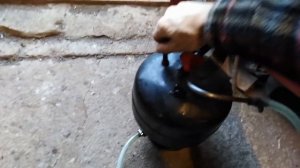 Трактору Т 25 заливаю масло гидробак-легко с этой приспособой.