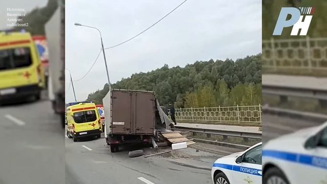 В Рязани на Северной окружной дороге «Газель» столкнулось с уборочной техникой смотреть онлайн