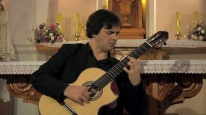 Аркадий Резник презентует гитару Андрея Бабичева