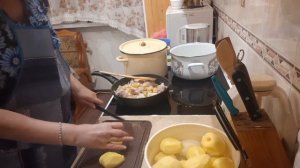 Тушеная картошка со свининой?