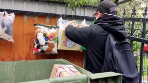 ЧТО МОЖНО НАЙТИ НА ПОМОЙКАХ РУБЛËВКИ С БЛОНДИНКОЙ? #dumpsterdiving #помойки #айфон #iphone #мусорки