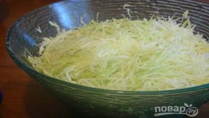 Салат из свежей капусты с чесноком