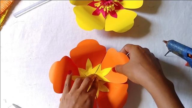 Ⓣⓤⓣⓞⓡⓘⓐⓛ | Cómo flores hawaianas de papel | flores MOANA | Flores tropicales | Yuyi's Flowers ? смотреть онлайн