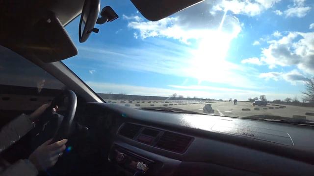 ВЛОГ: ЖЕНА УЧИТСЯ ЕЗДИТЬ НА MITSUBISHI LANCER 9 ЗАМЕР 0-100 смотреть онлайн
