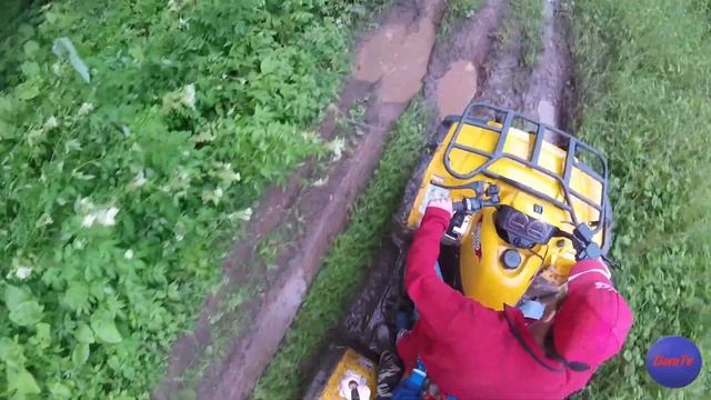 Поездка на квадроцикле. Квадроцикл в грязи. Покатушки в грязи. смотреть онлайн