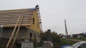 Первый лист железа уже на крыше