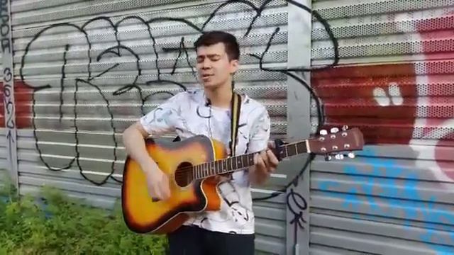 Горький вкус под гитару красиво поёт парнишка смотреть онлайн