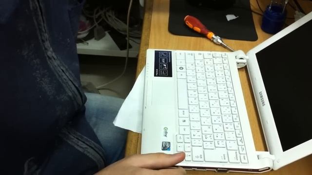 Demontage Netbook samsung N150.MOV смотреть онлайн