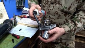Пример нанесения герметика и чистка резьб