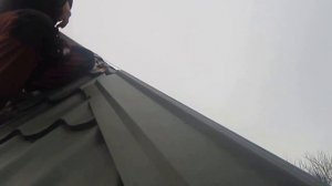 кровля,кровельные работы(монтаж коньковой планки)