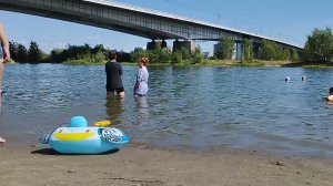 искупались в одежде