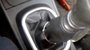 Хруст при переключении передач Nissan Tiida
