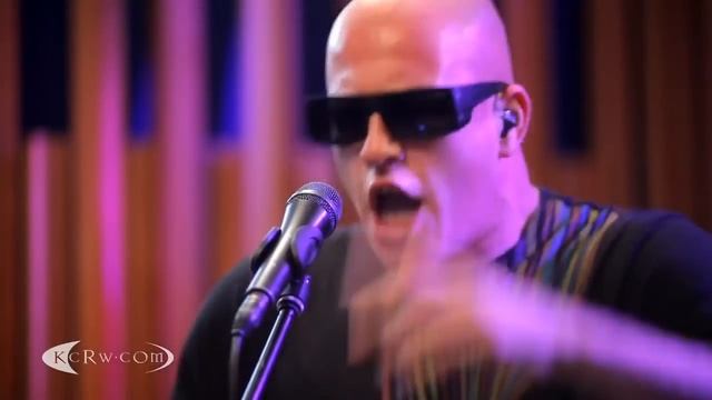 Infected Mushroom Live at KCRW : The Pretender (Foo Fighters Cover) смотреть онлайн
