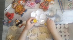 Как раскрашивать поделки из соленого теста. Инструкция для мам малышей 2-4 лет.