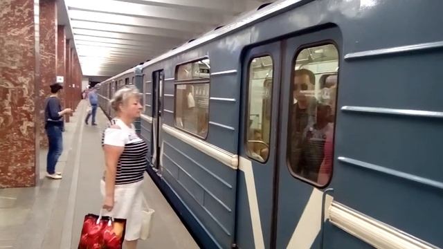 Метропоезд серии 81-717 /714 "Номерной" - Базовый, станция Каширская ЗЛ. смотреть онлайн