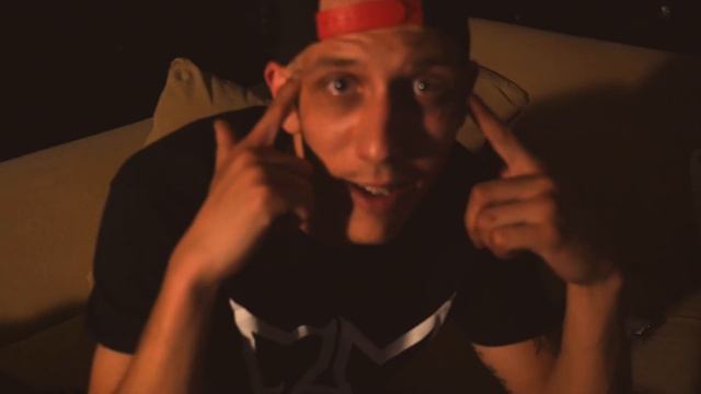 KAHEN KOON KEIKKA (KÄTEINEN X KASPER VEE) - NÄÄ SEINÄT PUHUU MULLE (MUSAVIDEO)