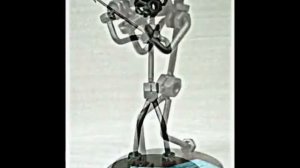 Фигуры из гаек и проволоки