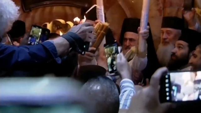 Схождение благодатного огня в Иерусалиме в Храме 2022 год всех с праздником ? Христос Воскрес? смотреть онлайн
