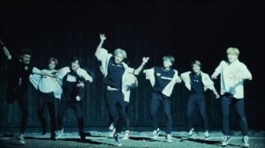 Stray Kids "Wolfgang" M/V