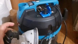 Строительный пылесос Bort BSS 1220 Black демонстрация работы