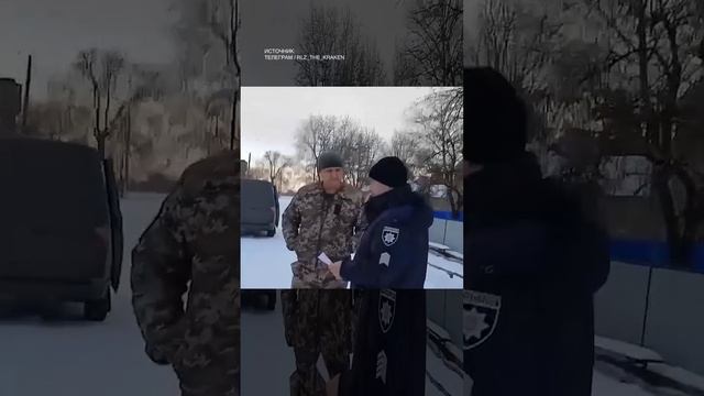 Военкомы пытались мобилизовать украинца во время прогулки с ребенком. За мужчину вступилась женщина