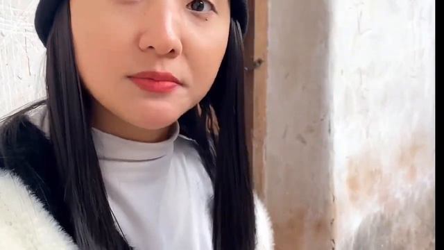 小北明天就要跟妹妹一起走了，帶她們去附近玩一下，妹妹拍的苗服寫真很漂亮！【我是王軍啊】 смотреть онлайн