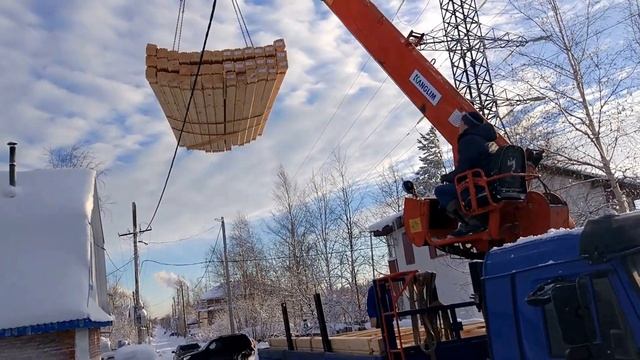 Разгрузка на участке клиента дома-бани из проф.бруса 140х140 ДК "Здоровье" г. Сургут смотреть онлайн