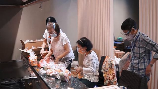 The 1st Okinawa Food Festival and Ryukyu Awamori Contest at Ironman Steak house. コロナ後初の対面式モールイベント