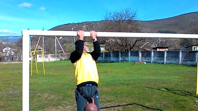 СИЛА РУК , СИЛА ХВАТА Подтягивание на футбольных воротах смотреть онлайн