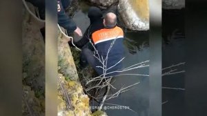 Приехали вытаскивать труп из воды, а мужчина ожил