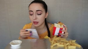 СТРАННАЯ СИТУАЦИЯ В МАГАЗИНЕ ? / Мукбанк kfc / Ayka Emilly