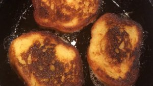 Гренки с молоком и яйцом.