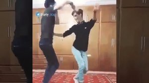 Иран и иранцы славятся своей неповторимой культурой На видео традиционные иранские мужские танцы