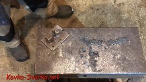 Кованый крючок с завитком и двумя отверстиями: художественная ковка изделия своими руками, ручная