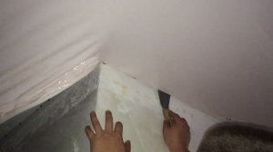 Монтаж внешнего угла натяжного потолка