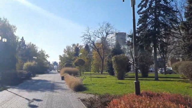 Краснодар в ноябре.. Цветочные часы. Красная улица.#краснодар #цветочныекомпозиции #красная смотреть онлайн