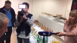 Алла Михеева кормит липчан опарышами и даёт пятюню