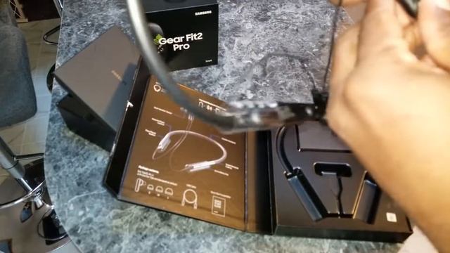 Gear Fit 2 Pro & U Flex Unboxing смотреть онлайн