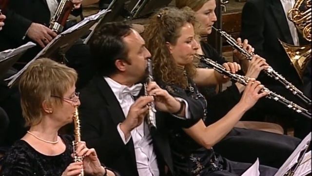 2005 Chinese New Year Concert in Vienna“Mozart Die Zauberflöte Overture” смотреть онлайн