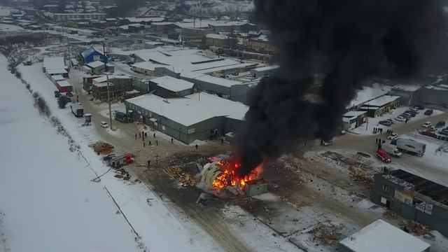 Видео пожара на авто рынке Знаменский от dji38