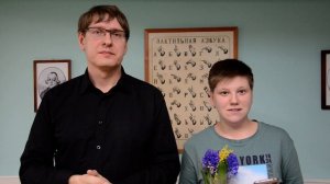 Поздравление и 10 жестов на тему "8 марта"