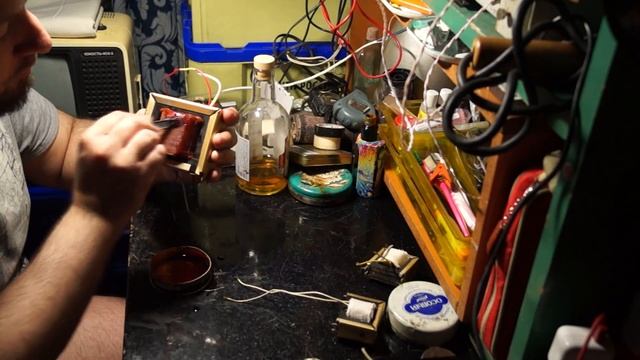 ЛАМПОВЫЙ усилитель ИЗ ХЛАМА своими руками! Красивая полезная самоделка из мусора