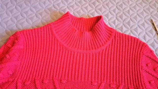 №143 Оригинальный и простой в вязании женский свитер спицами смотреть онлайн