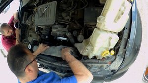 Замена радиатора Dodge Nitro Снятие радиатора Часть 1