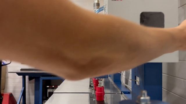 Видео-приемка станка для производства натяжных потолков (отгрузка в г.Урус-Мартан) смотреть онлайн