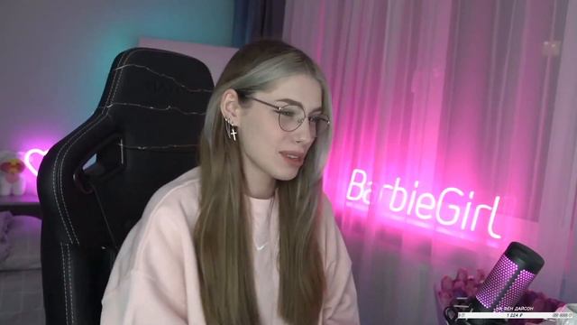 BarbieGirl просит оценить жопу
