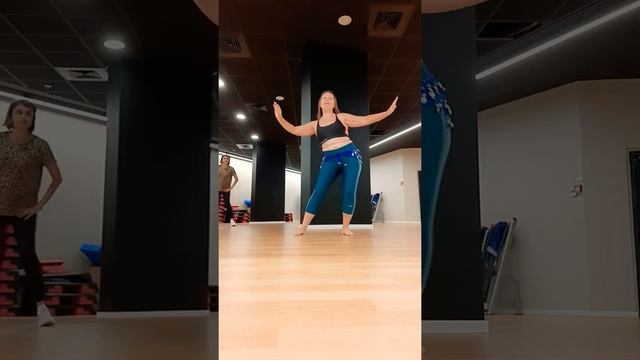 Oriental dance workout. Belly dance//Урок Восточных танцев. Танцы живота. Разминка//שיעור ריקודי בט смотреть онлайн