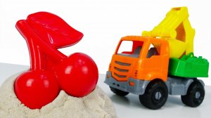 Развивающие мультики для малышей. Моя песочница. Лепим куличики и учим цвета.